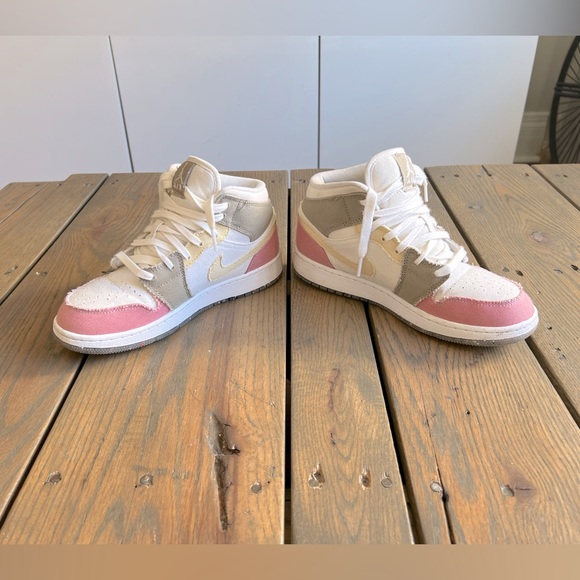 Jordan 1 Mid SE - Pastel Vivid Green Grind (GS) - Picture 11 of 13